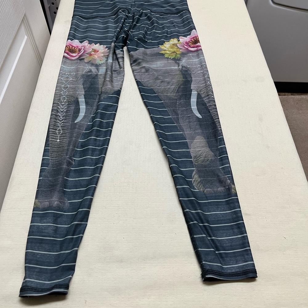 TEEKI L love the elephant hot pant leggings - Picture 7 of 14